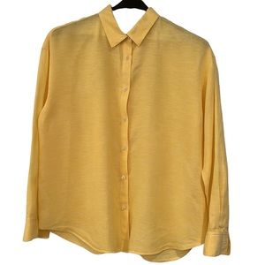 HP🔥 UNIQLO. EUC. Lovely. Easy fit 100% linen button down shirt. Smoke free home